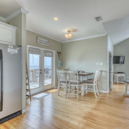 Villa Delphinus - Beachfront! And Pet Friendly! Feel The Ocean Breezed And Hear The Waves Lapping Right At Your Doorstep! Home ドーフィン・アイランド エクステリア 写真