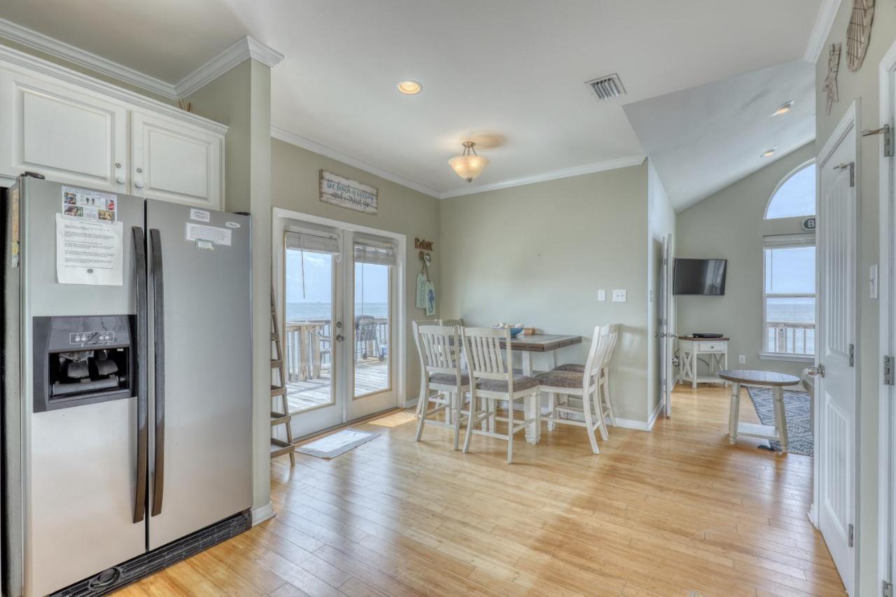 Villa Delphinus - Beachfront! And Pet Friendly! Feel The Ocean Breezed And Hear The Waves Lapping Right At Your Doorstep! Home ドーフィン・アイランド エクステリア 写真