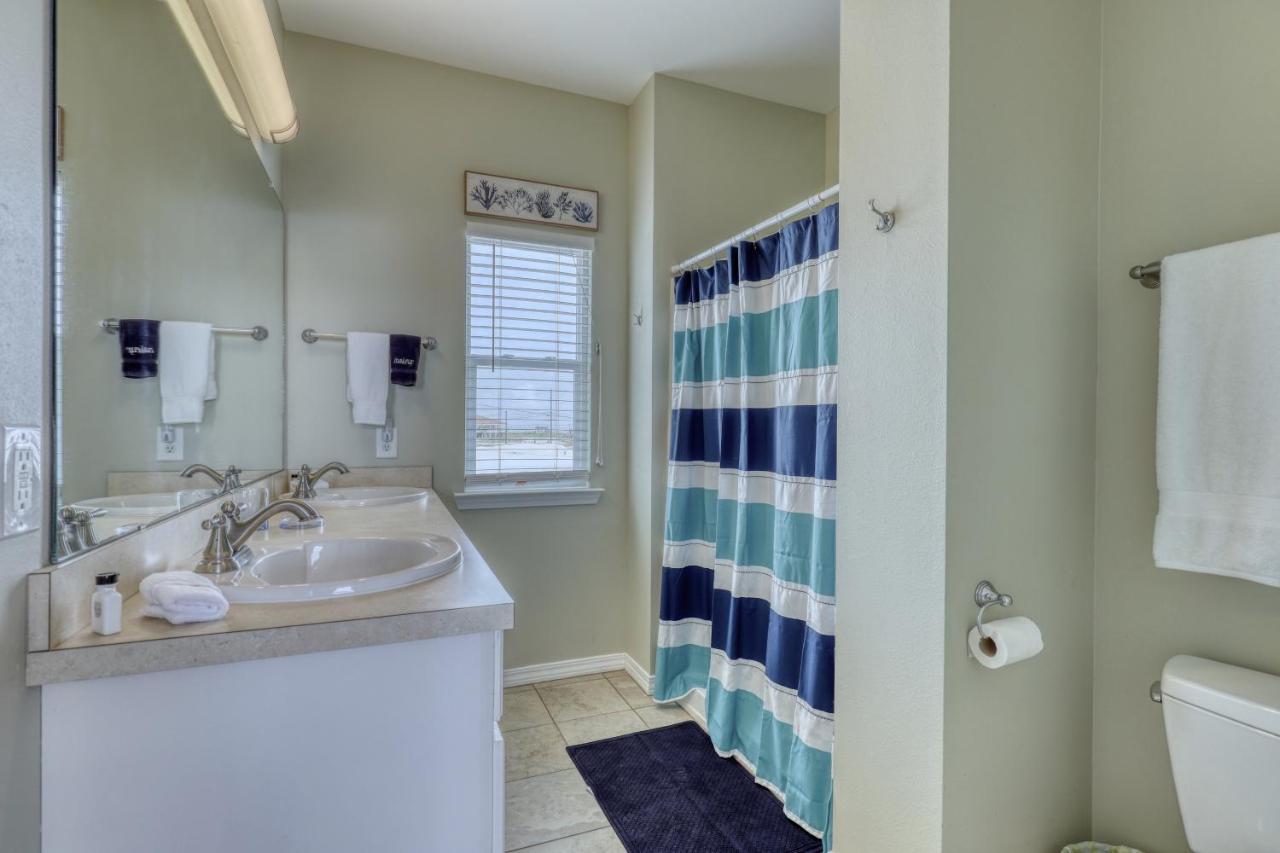 Villa Delphinus - Beachfront! And Pet Friendly! Feel The Ocean Breezed And Hear The Waves Lapping Right At Your Doorstep! Home ドーフィン・アイランド エクステリア 写真