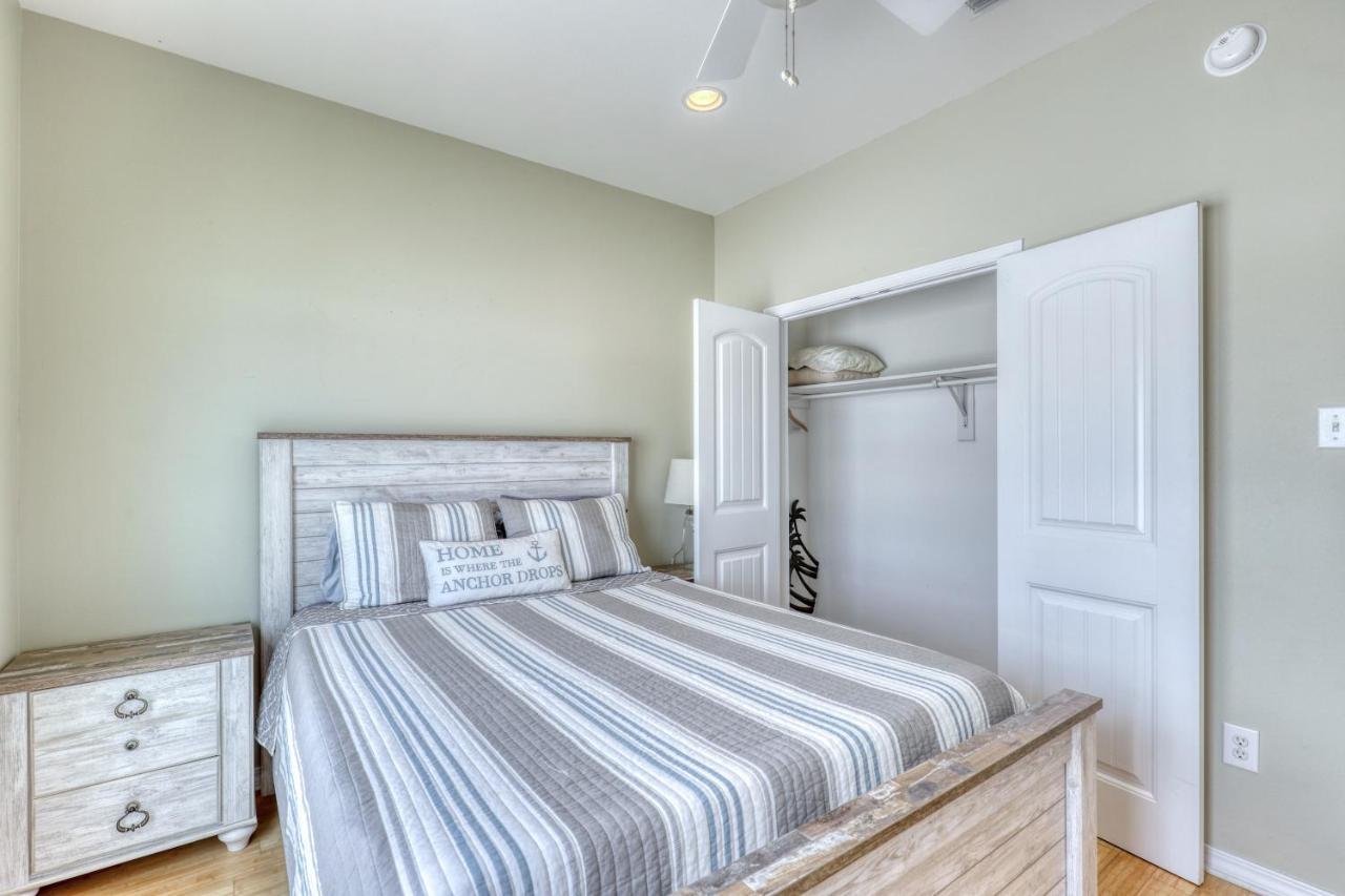 Villa Delphinus - Beachfront! And Pet Friendly! Feel The Ocean Breezed And Hear The Waves Lapping Right At Your Doorstep! Home ドーフィン・アイランド エクステリア 写真