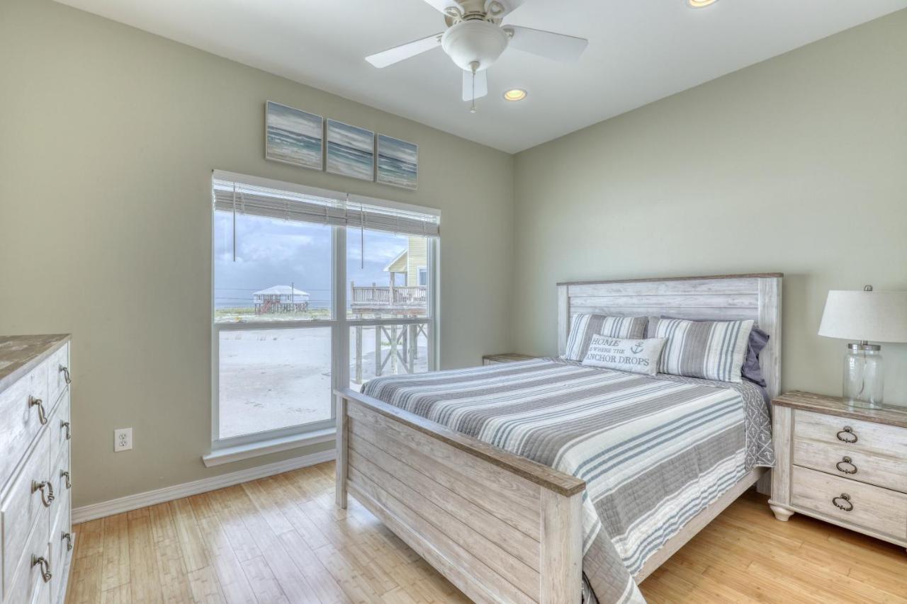 Villa Delphinus - Beachfront! And Pet Friendly! Feel The Ocean Breezed And Hear The Waves Lapping Right At Your Doorstep! Home ドーフィン・アイランド エクステリア 写真