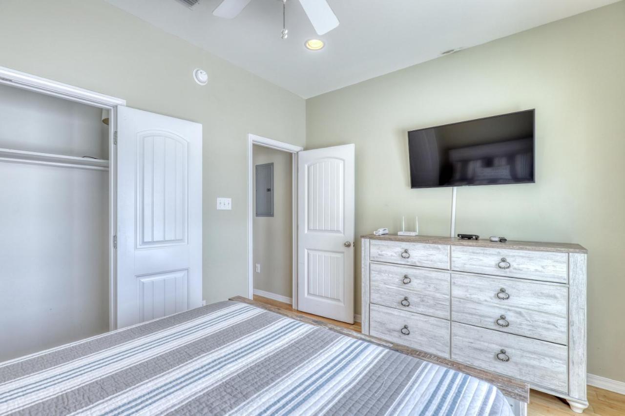 Villa Delphinus - Beachfront! And Pet Friendly! Feel The Ocean Breezed And Hear The Waves Lapping Right At Your Doorstep! Home ドーフィン・アイランド エクステリア 写真